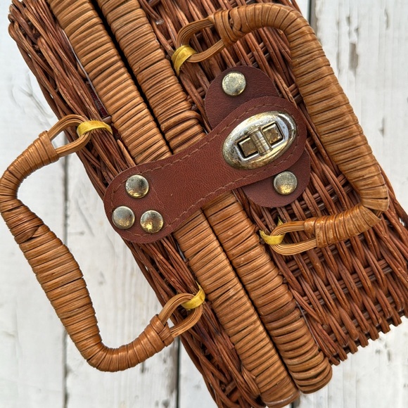 Vintage Wicker Picnic Basket Purse with Handles - Picture 8 of 8